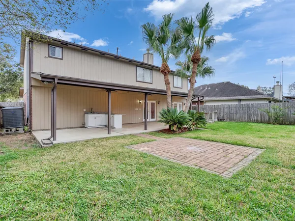 $2,600 | 1814 Oak Valley Drive, Kemah, TX 77565