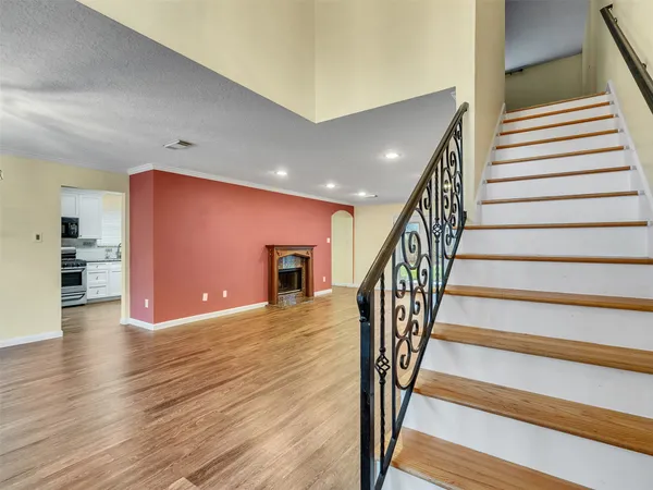 $2,600 | 1814 Oak Valley Drive, Kemah, TX 77565