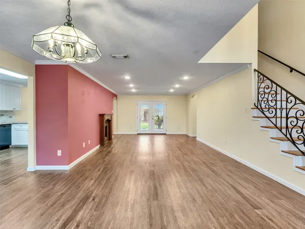 $2,600 | 1814 Oak Valley Drive, Kemah, TX 77565