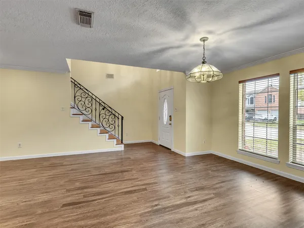 $2,600 | 1814 Oak Valley Drive, Kemah, TX 77565