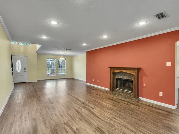 $2,600 | 1814 Oak Valley Drive, Kemah, TX 77565