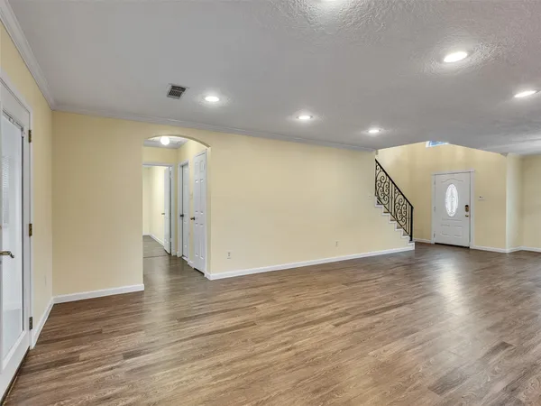 $2,600 | 1814 Oak Valley Drive, Kemah, TX 77565