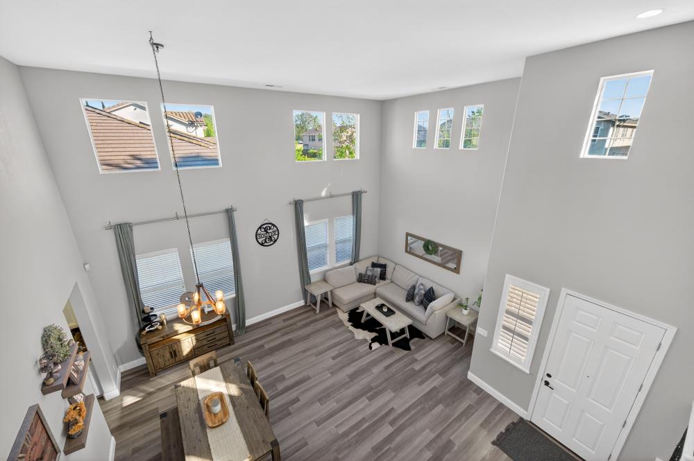 1820 Donner Road West Sacramento, CA 95691 - Photo 11 of 44 a living room with furniture