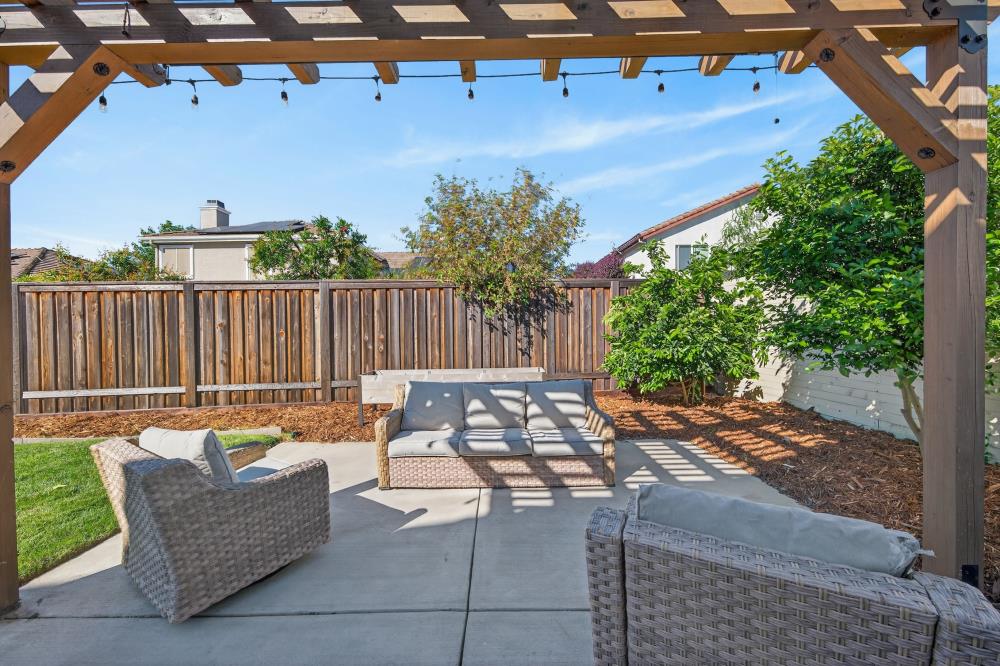 1820 Donner Road West Sacramento, CA 95691 - Photo 31 of 44 a backyard of a house with outdoor seating