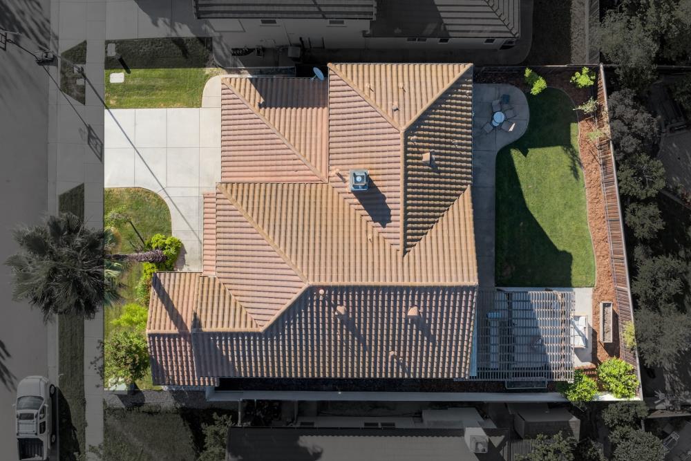 1820 Donner Road West Sacramento, CA 95691 - Photo 37 of 44 a side view of a house with a garden