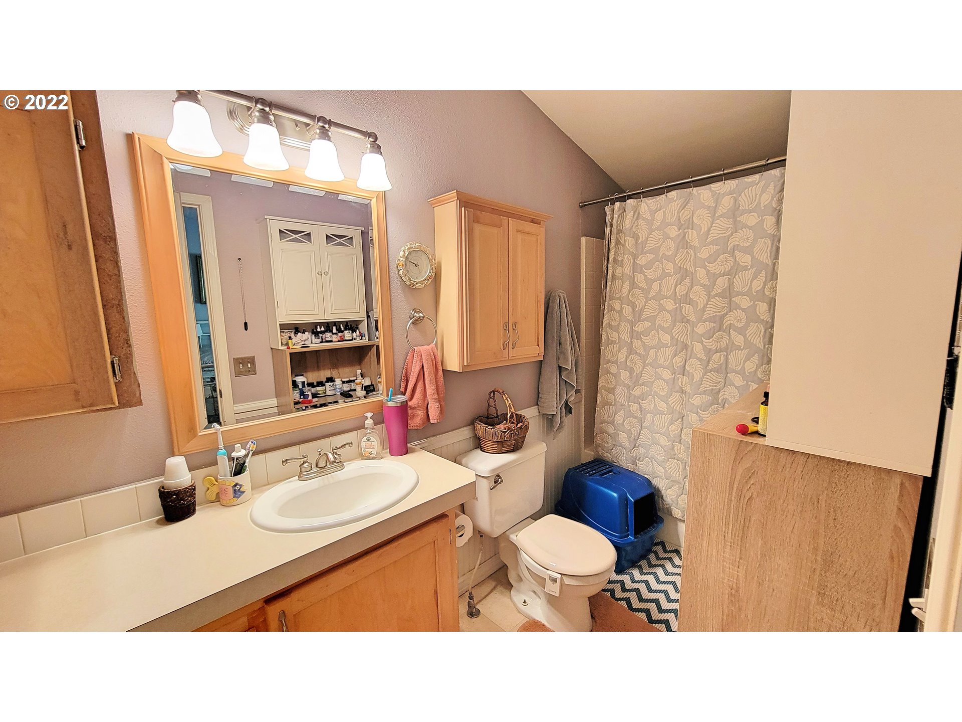 40180 Log Creek Road Marcola, OR 97454 - Photo 7 of 26 Bathroom