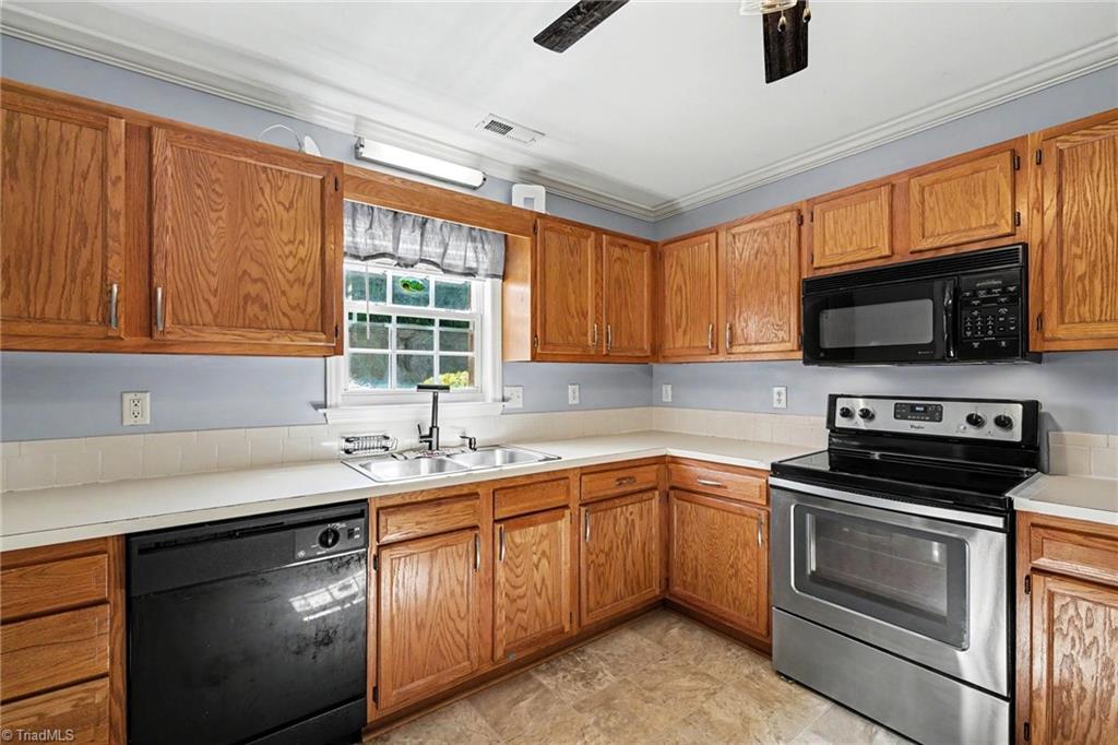 101 Troonsway Road Winston-Salem, NC 27127 - Photo 3 of 22 Kitchen