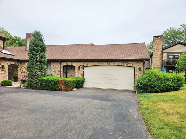 $349,000 | 1932 Golfview Drive, Bartlett, IL 60103