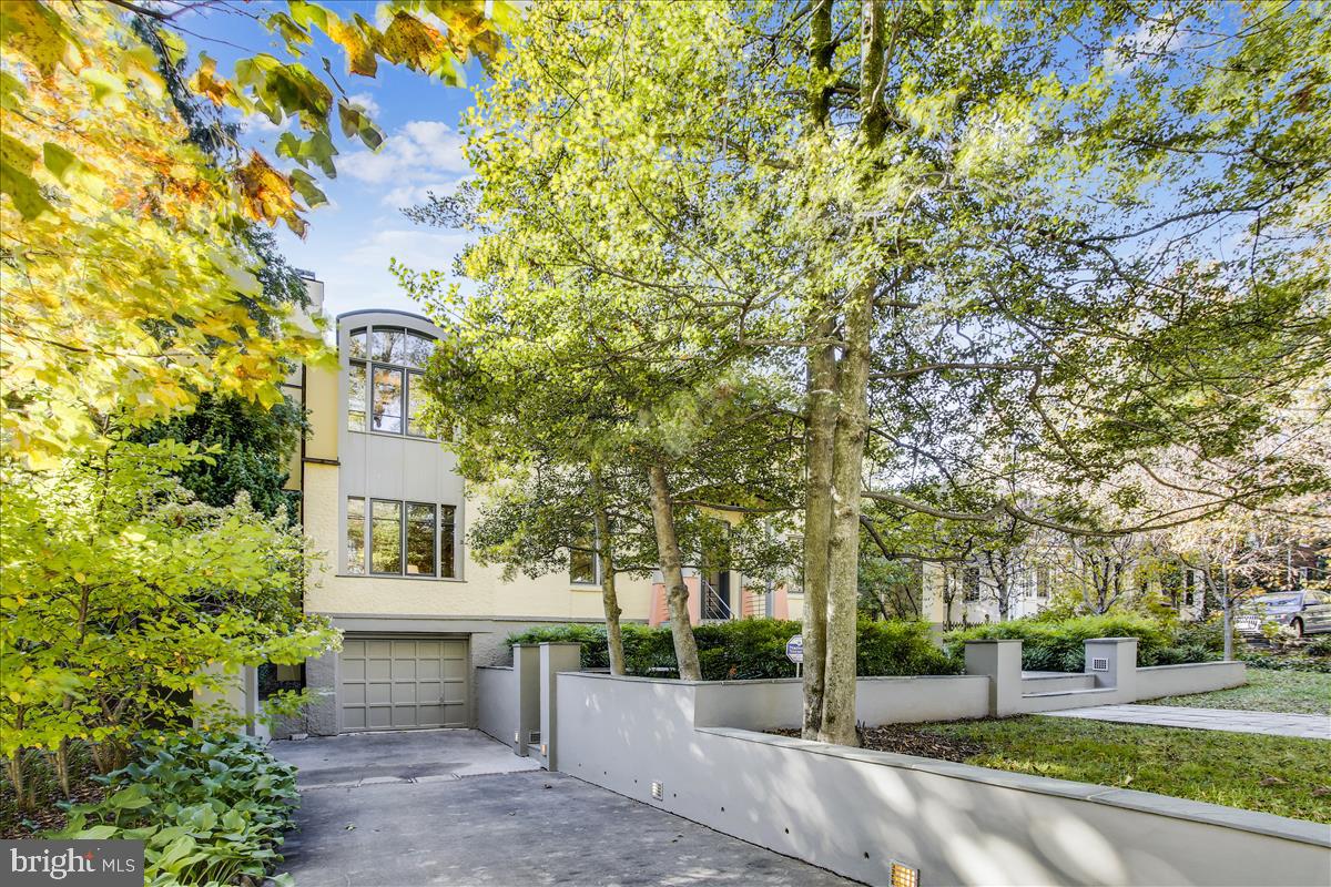 3926 Military Road Northwest Washington, DC 20015 - Photo 4 of 139