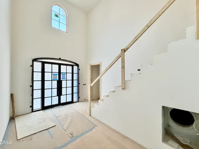 a view of a yard with a tree