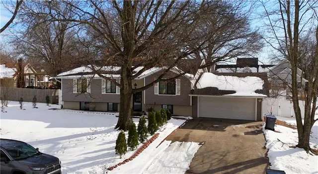 $329,900 | 1804 Countryside Drive, Pittsburg, KS 66762