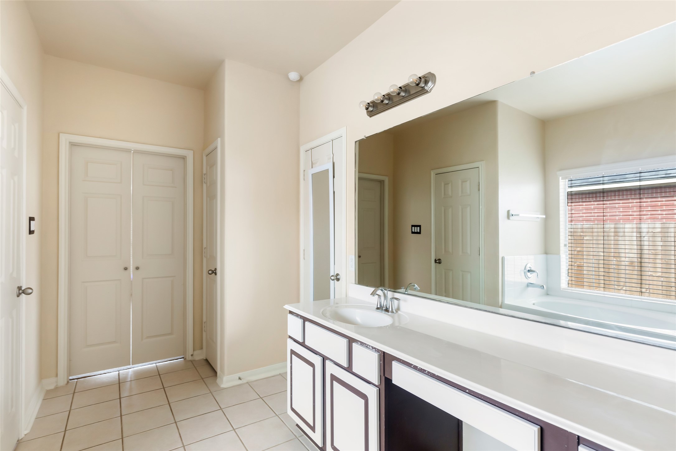 24706 East Burnaby Circle Spring, TX 77373 - Photo 26 of 34 Primary Bathroom