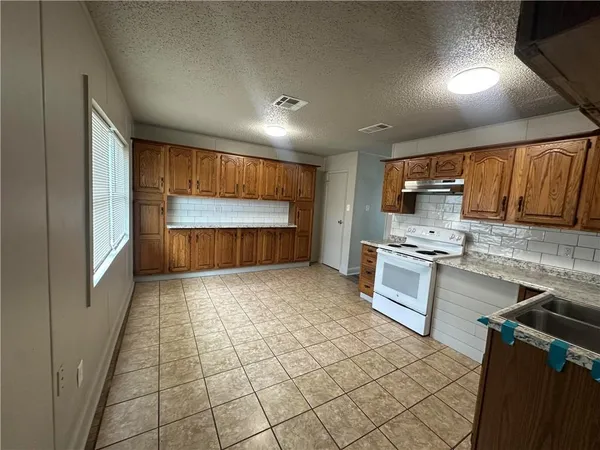 $1,500 | 145 Julia Drive, Avondale, LA 70094