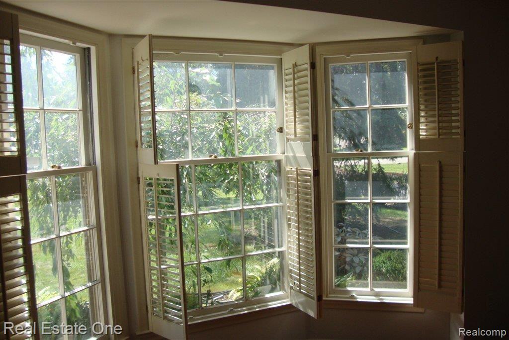 4170 Valley Forge Road Bloomfield Hills, MI 48301 - Photo 10 of 25 Bay Window in Living Rm