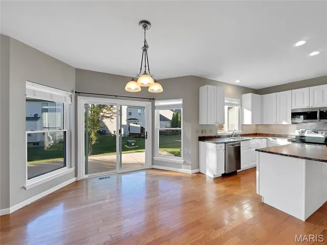 $434,000 | 276 Greenshire Lane, Dardenne Prairie, MO 63368