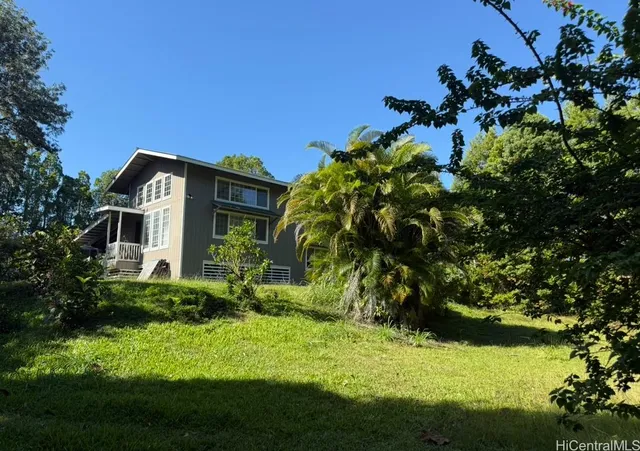 a view of a house with a yard