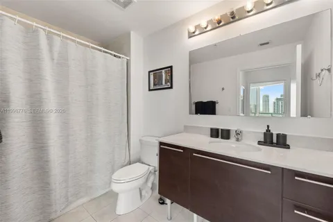 $3,000 | 1900 North Bayshore Drive, Unit 2106, Miami, FL 33132