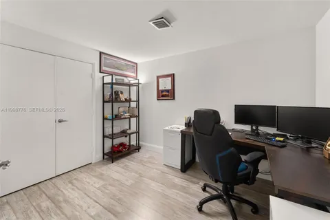 $3,000 | 1900 North Bayshore Drive, Unit 2106, Miami, FL 33132