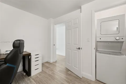 $3,000 | 1900 North Bayshore Drive, Unit 2106, Miami, FL 33132