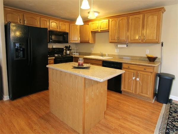 22 Lilac Lane Worcester, MA 01607 - Photo 4 of 22 Gallery Image 4