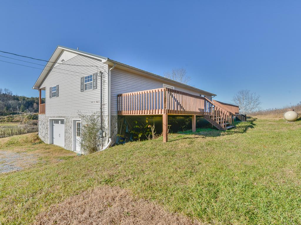 2010 Roaring Fork Road Greeneville, TN 37745 - Photo 5 of 36 Photo 5