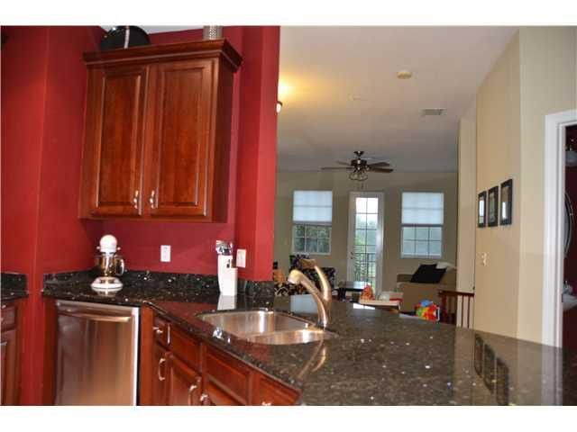 1808 Northwest 9th Street, Unit 1808 Boca Raton, FL 33431 - Photo 5 of 20 Kitchen