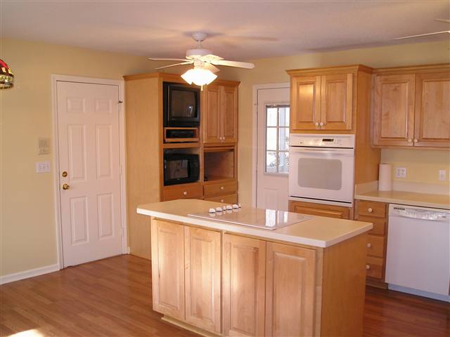 113 Ashley Road, Unit WALKING DISTANCE TO CLEMS Clemson, SC 29631 - Photo 3 of 25 Gallery Image 3