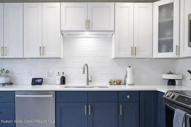 $445,000 | 102 Brightonwood Road, Glenmont, NY 12077