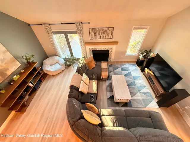 $445,000 | 102 Brightonwood Road, Glenmont, NY 12077