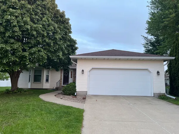 $389,900 | 3 Tatiana Court, Bloomington, IL 61704