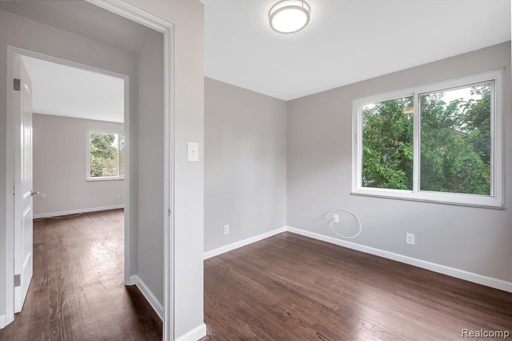 1058 Roslyn Road Grosse Pointe Woods, MI 48236 - Photo 32 of 43
