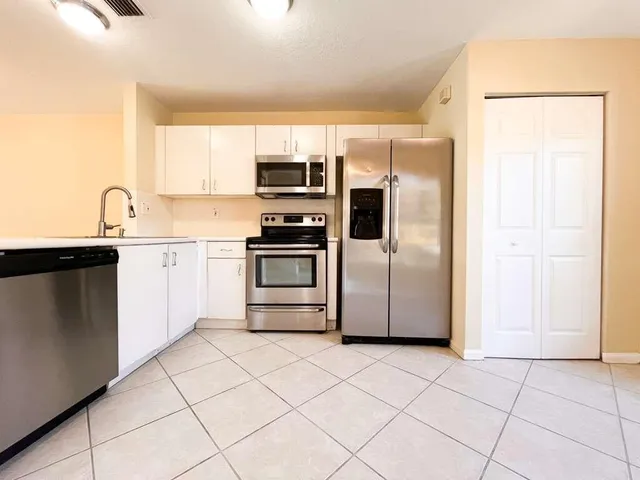 $2,590 | 861 Summit Lake Drive, Unit 861, West Palm Beach, FL 33406