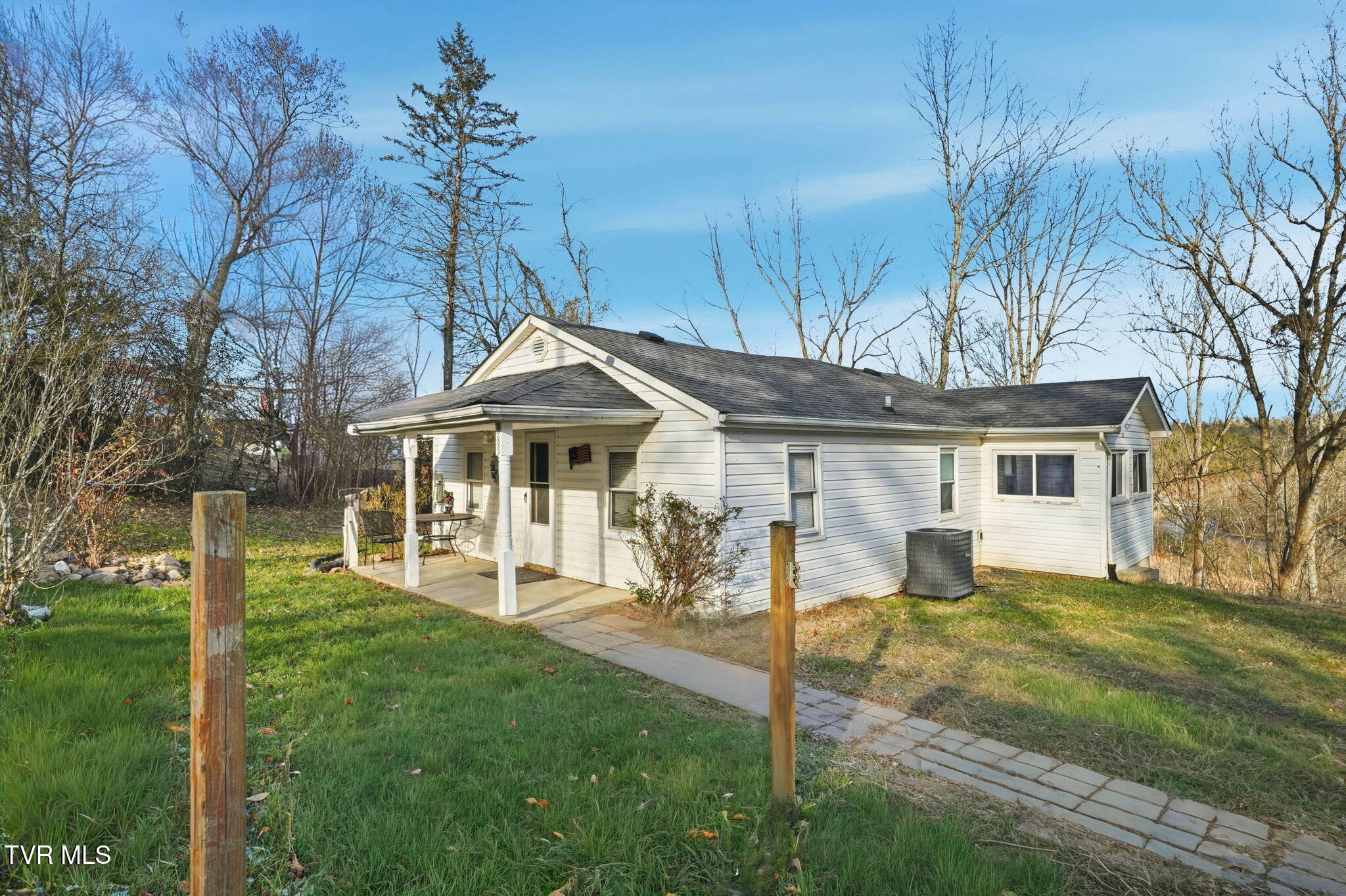 385 Witcher Pvt Drive Bristol, TN 37620 - Photo 3 of 28 3