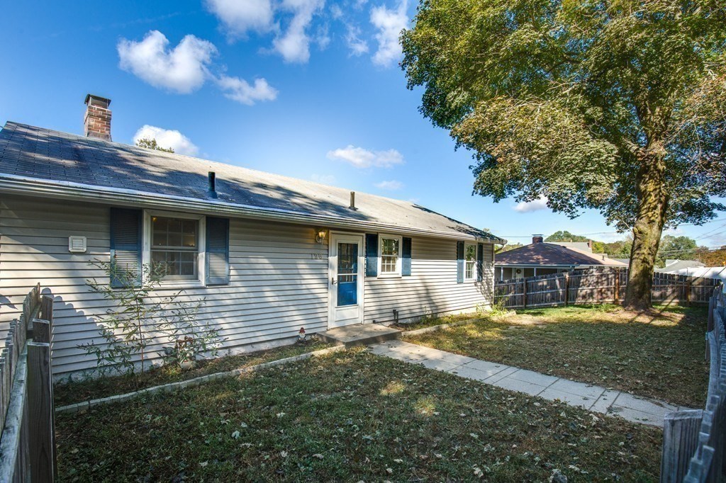 128 Manning Street Hudson, MA 01749 - Photo 3 of 42