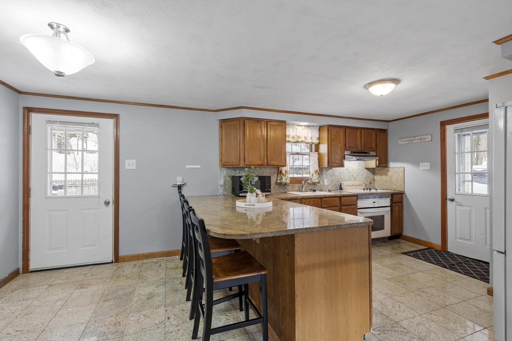 128 Manning Street Hudson, MA 01749 - Photo 7 of 42