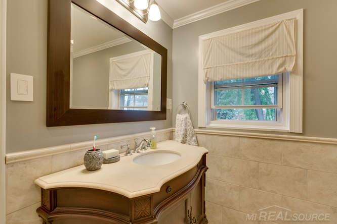 1376 Harvard Road Grosse Pointe Park, MI 48230 - Photo 19 of 32