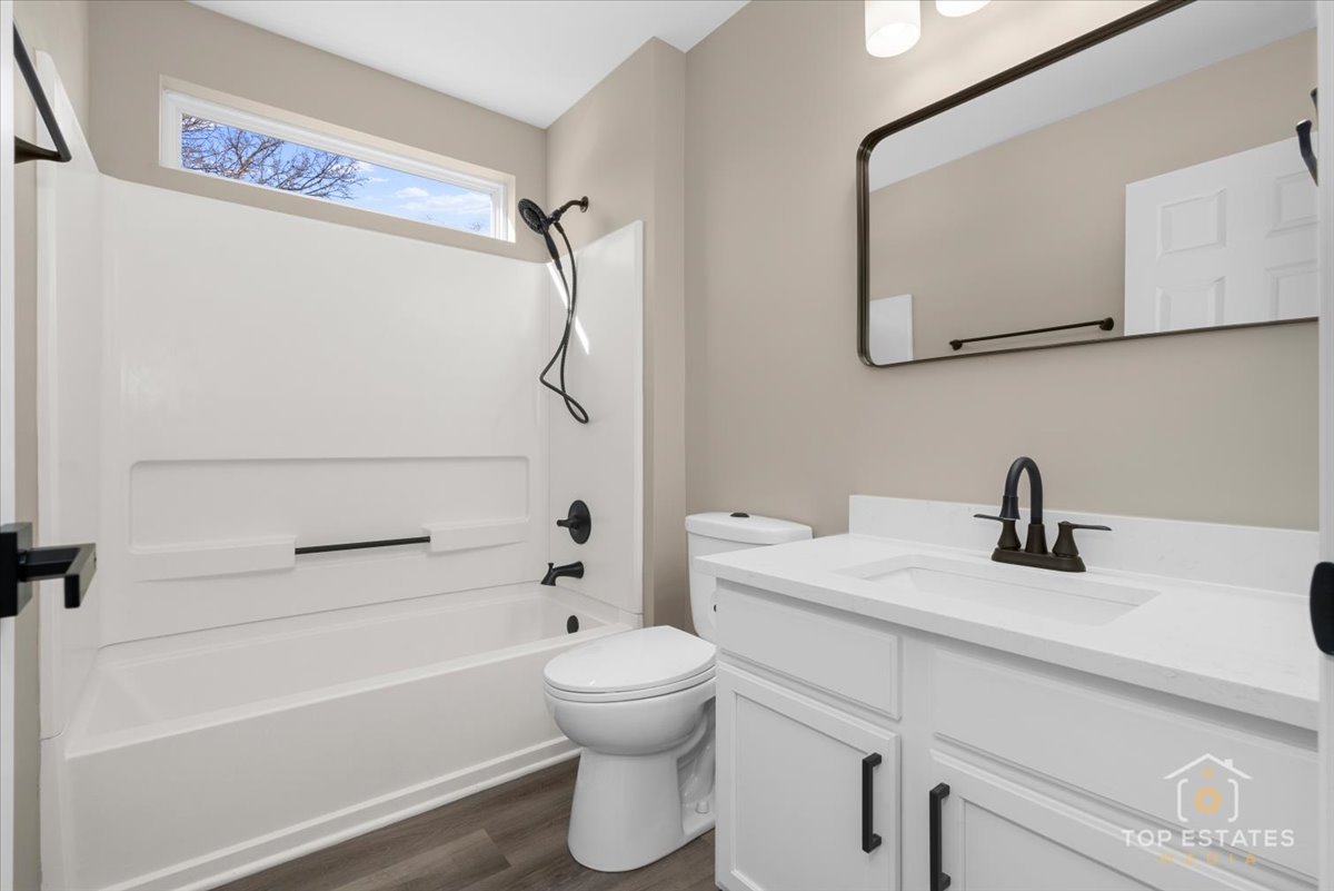 737 Springwood Drive Joliet, IL 60431 - Photo 16 of 31 a bathroom with a sink a toilet and a bathtub