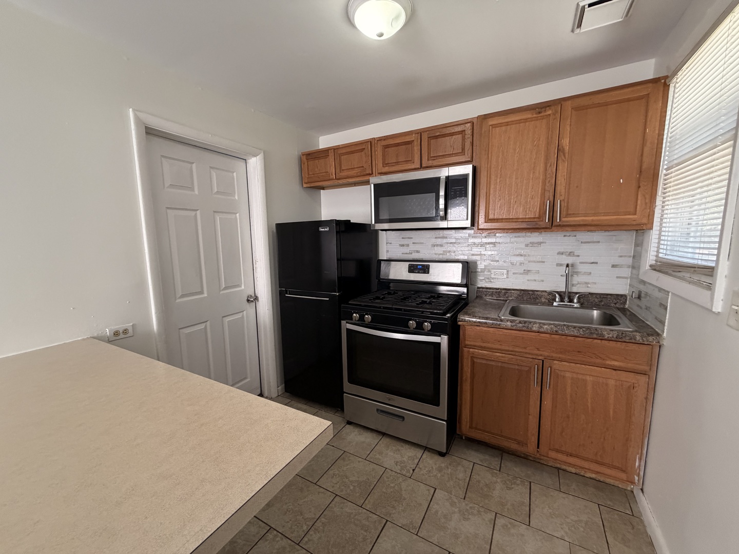 370 Bent Street, Unit 3 Elgin, IL 60120 - Photo 6 of 14 Gallery Image 6