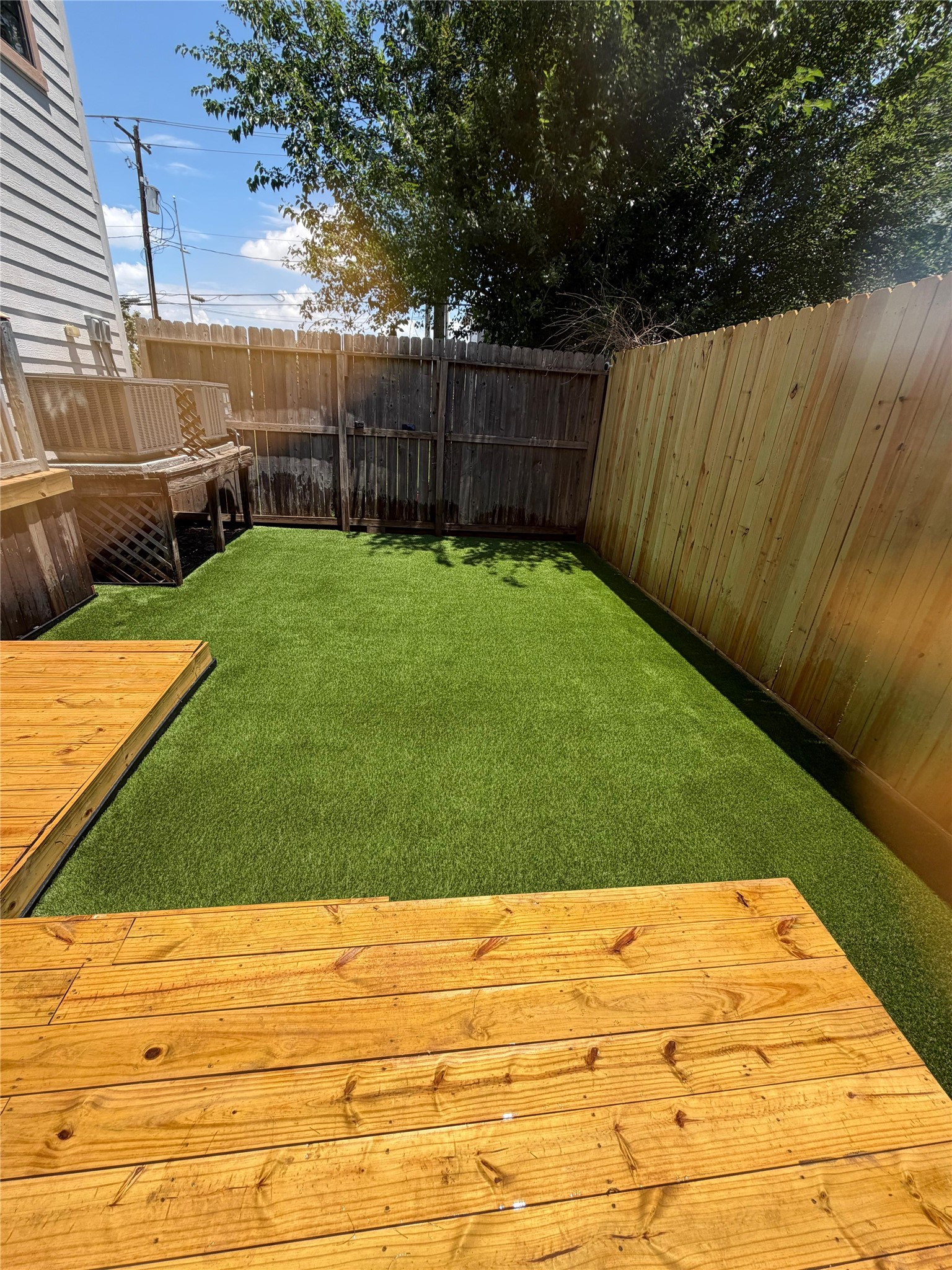 4102 Bonner View Lane Houston, TX 77007 - Photo 2 of 15 Deck with turfed backyard