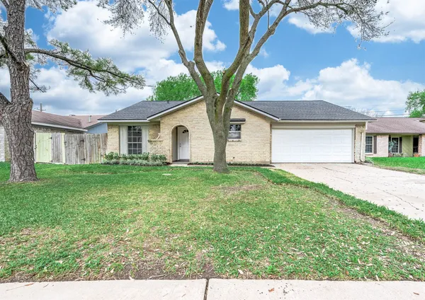 $2,300 | 3610 Brier Gardens Drive, Houston, TX 77082