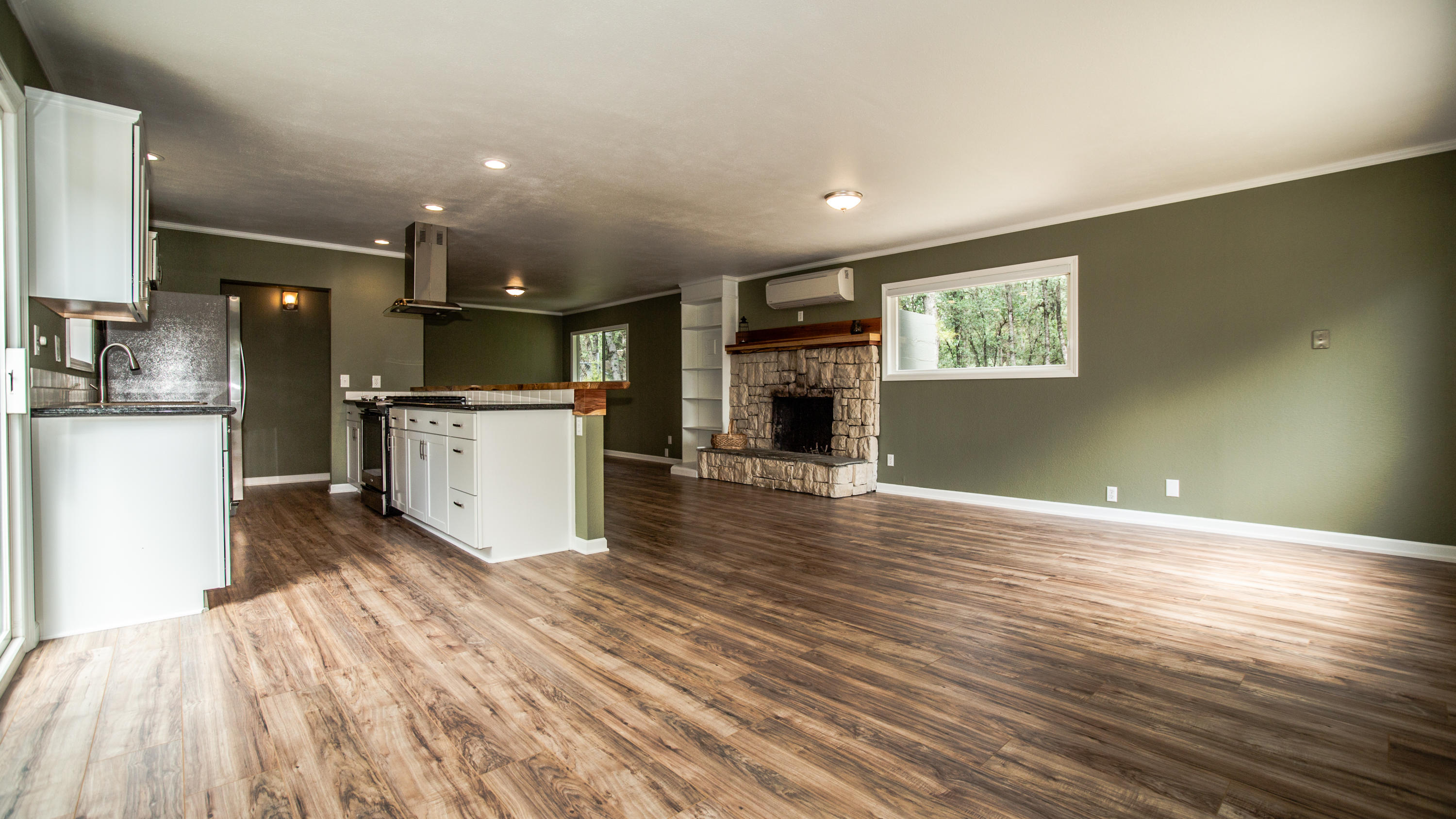 10280 Deschutes Road Palo Cedro, CA 96073 - Photo 3 of 29 Living Room-2