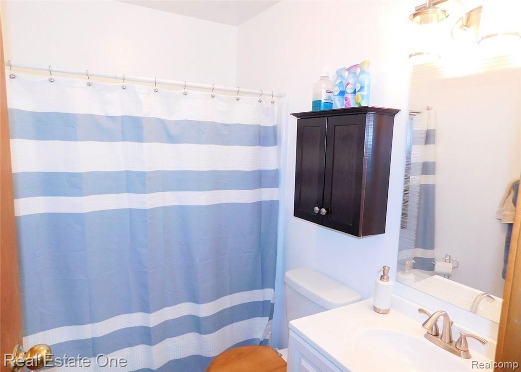 1116 County Farm Road Howell, MI 48843 - Photo 9 of 26 1st Floor Full Bath