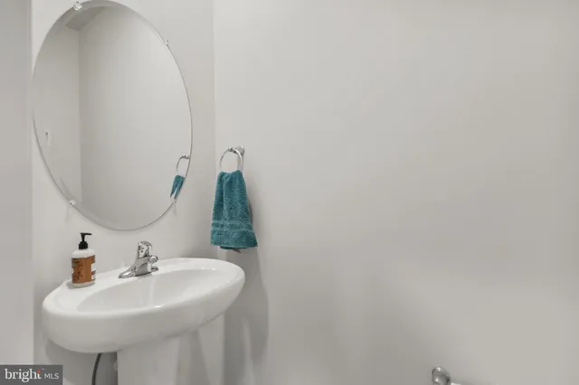 a view of a bedroom with wooden floor and bedroom