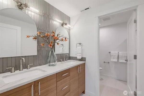 $2,495,000 | 428 164th Avenue Southeast, Bellevue, WA 98008