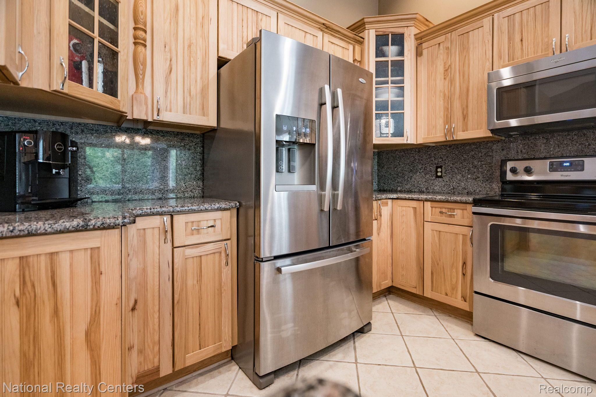 2814 Grouse Lane Rochester, MI 48306 - Photo 18 of 52 Another great view of a great kitchen