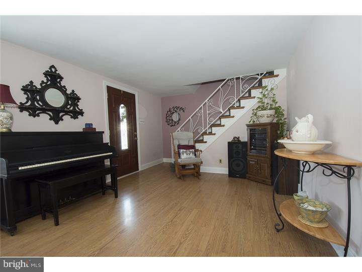1504 Dorchester Road Havertown, PA 19083 - Photo 2 of 25 Living Room