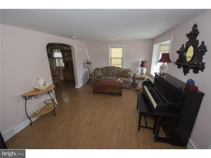 1504 Dorchester Road Havertown, PA 19083 - Photo 3 of 25 Living Room