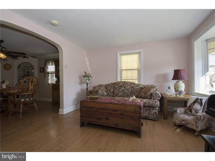 1504 Dorchester Road Havertown, PA 19083 - Photo 4 of 25 Living Room