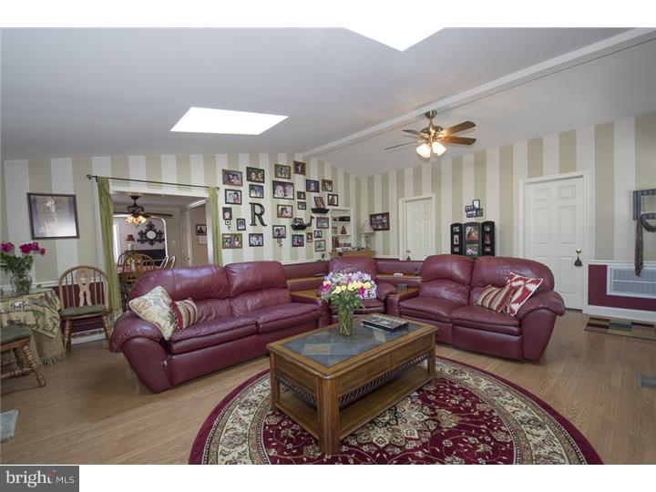 1504 Dorchester Road Havertown, PA 19083 - Photo 10 of 25 Family Room