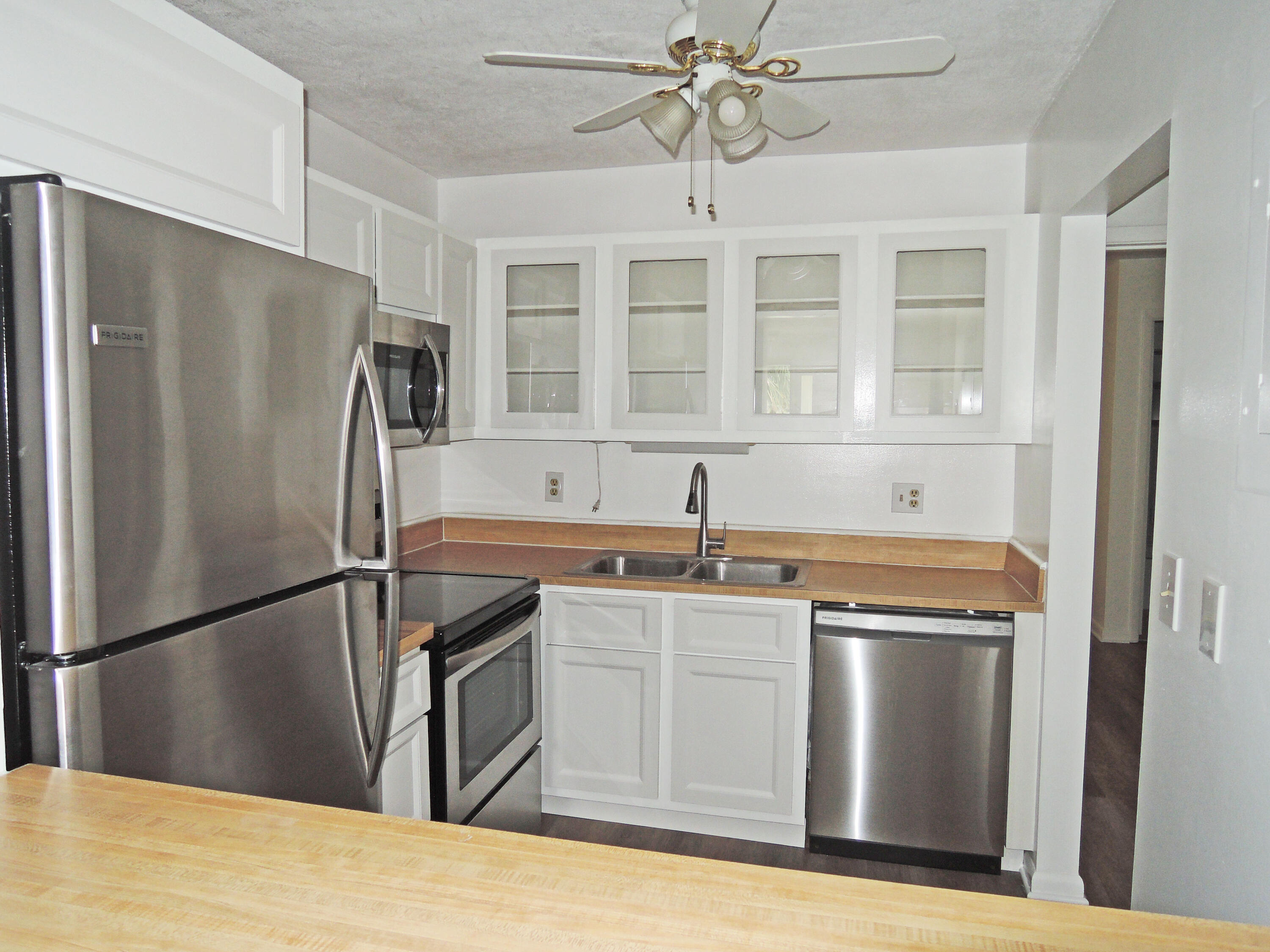 322 Colony Lane, Unit C Fort Pierce, FL 34982 - Photo 7 of 25 Kitchen